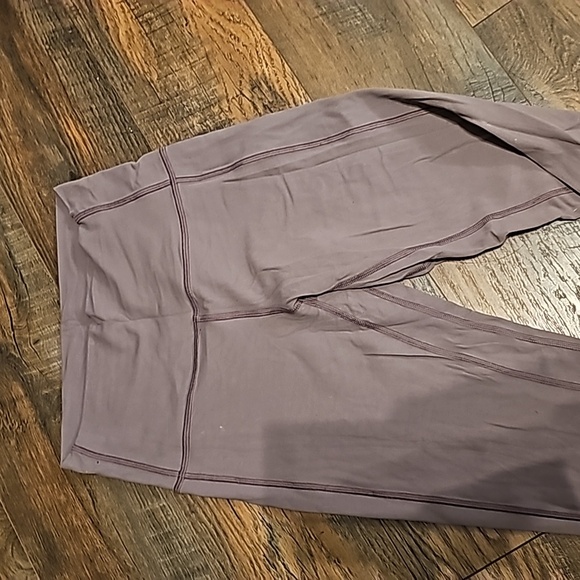 LULULEMON yoga pant - Picture 3 of 4